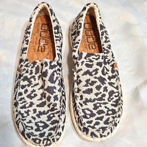 Pre-owned Hey Dude, size 10